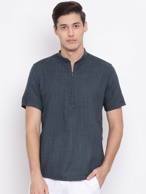 

Crimsoune Club Men Navy Blue Solid Straight Kurta