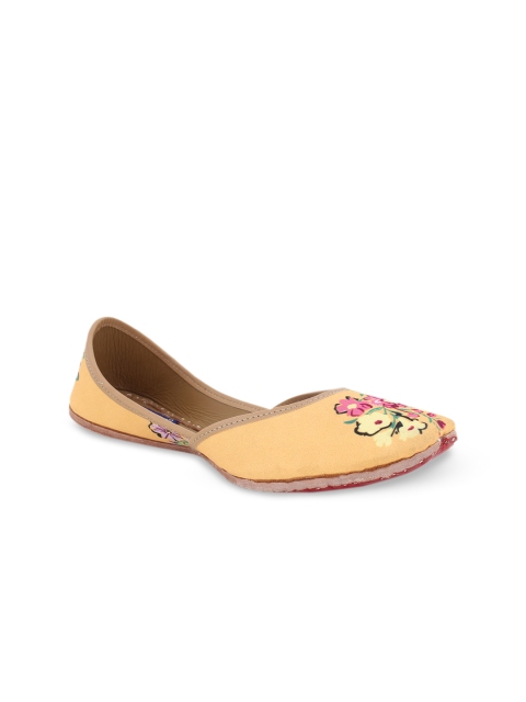 

MSC Women Beige Printed Leather Mojaris