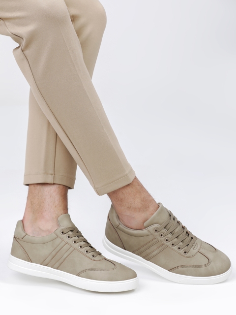 

HIGHLANDER Men Beige Solid Sneakers