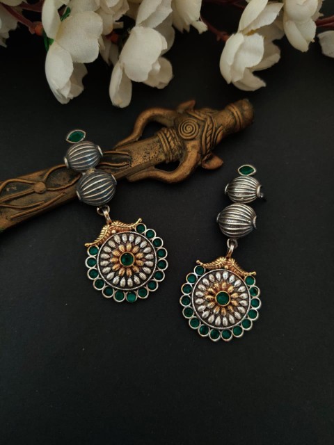 

Binnis Wardrobe Silver-Toned & Green Oxidised Contemporary Drop Earrings