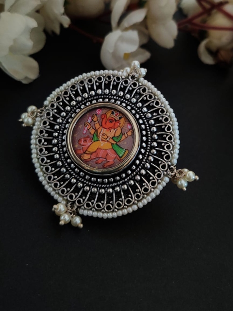 

Binnis Wardrobe Oxidized Silver-Plated Handcrafted Photo Frame Pearl Adjustable Ring