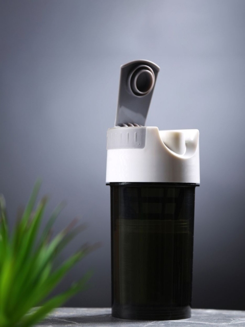 

Dennmarks White & Black Colourblocked Plastic Sipper Bottle 500 ml