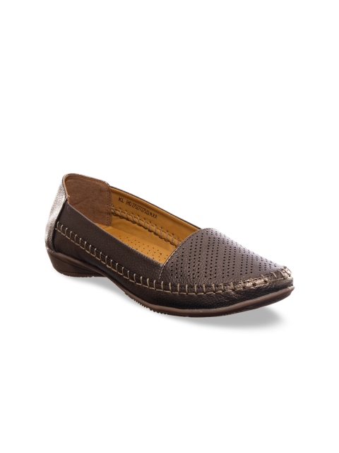 

Khadims Women Gunmetal-Toned Textured Ballerinas, Metallic