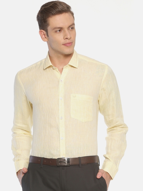 

Linen Club Men Yellow Linen Regular Fit Self Design Semiformal Shirt