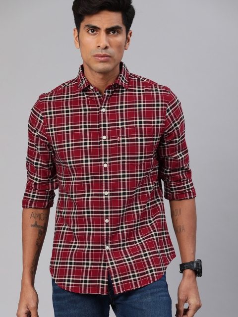 

Levis Men Maroon & White Slim Fit Checked Casual Shirt