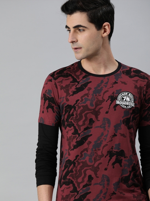 

Roadster Men Maroon & Black Abstract Printed Round Neck T-shirt