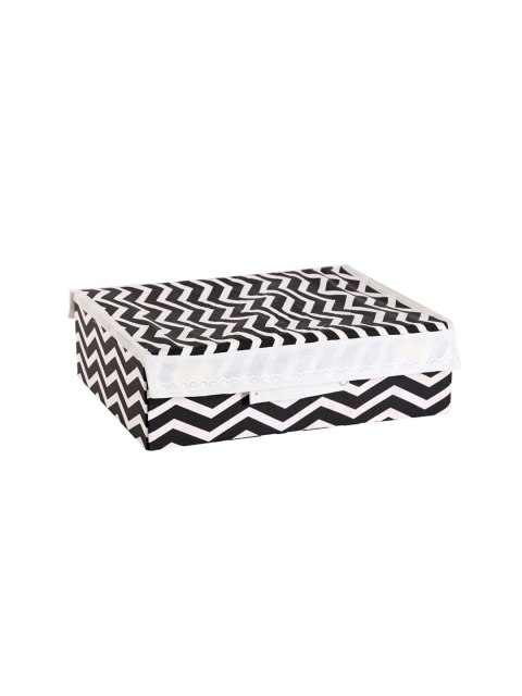 

My Gift Booth Black & White Zig Zag Printed Lingerie Organiser
