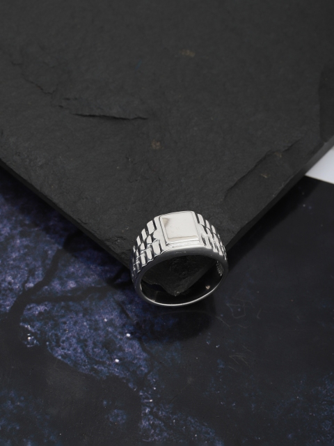 

Carlton London Men Silver-Toned Rhodium-Plated Textured Finger Ring