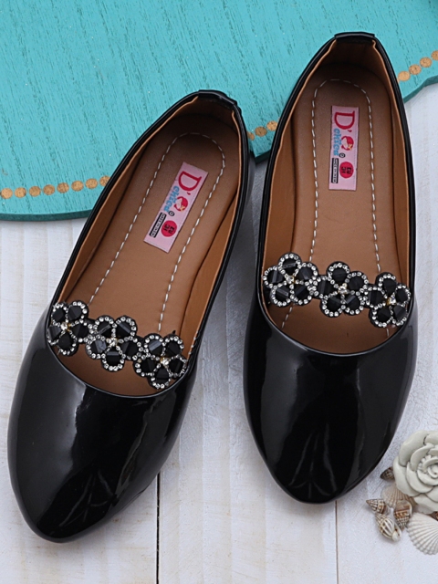 

DChica Girls Black Solid Ballerinas