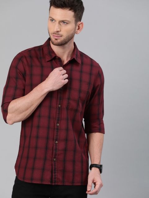 

WROGN Men Maroon & Black Slim Fit Checked Casual Shirt