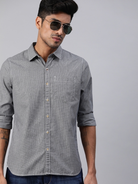 

WROGN Men Black & White Regular Fit Self Design Casual Shirt