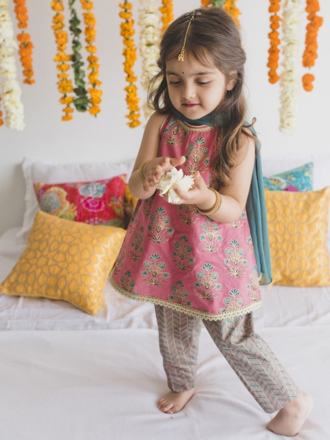 

Tiber Taber Girls Pink & Green Printed Kurta with Trousers & Dupatta