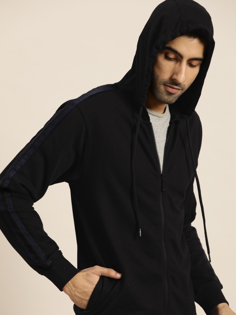 

INVICTUS Men Black Solid Hooded Sweatshirt