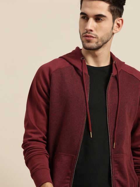 

INVICTUS Men Maroon Solid Hooded Sweatshirt
