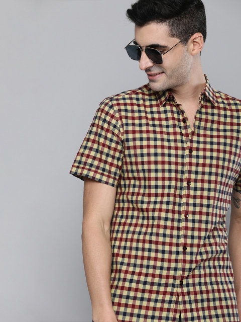 

HERE&NOW Men Beige & Maroon Slim Fit Checked Casual Shirt