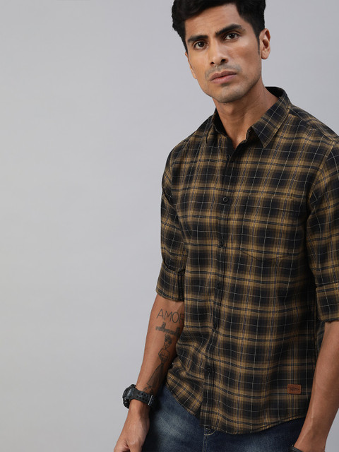 

Roadster Men Black & Beige Regular Fit Checked Casual Shirt