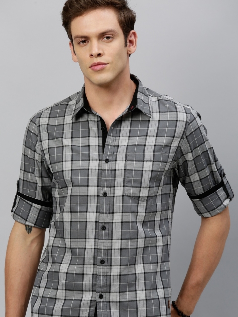 

Roadster Men Grey & White Regular Fit Checked Casual Shirt