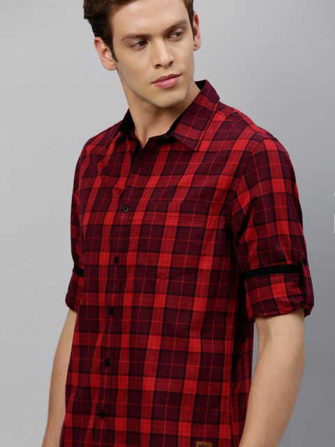 

Roadster Men Red & Burgundy Regular Fit Checked Casual Shirt