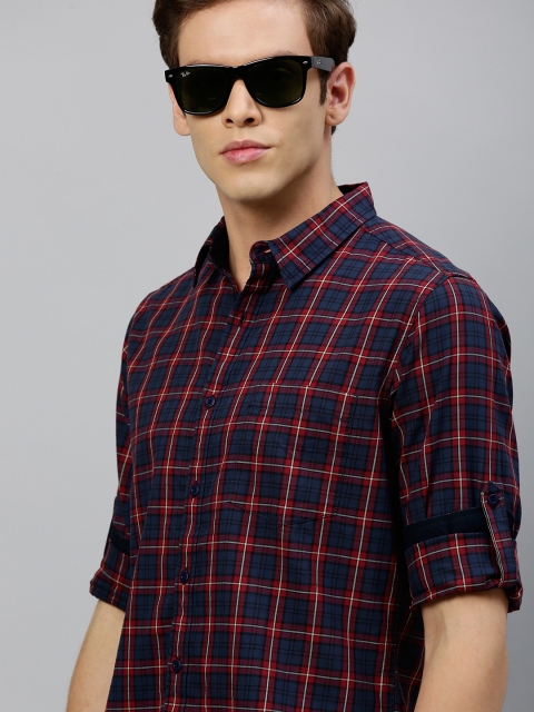 

Roadster Men Navy Blue & Red Regular Fit Checked Casual Shirt