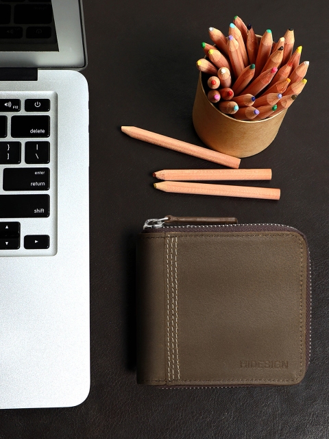 

Hidesign Men Brown Solid Zip Around Leather Wallet
