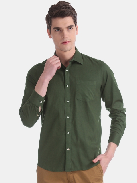 

AD By Arvind Men Olive Green Model Slim Fit Solid Casual Shirt