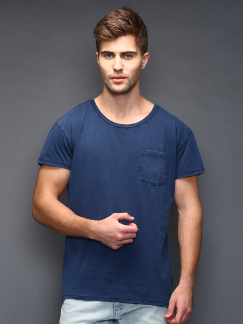 

SELECTED Men Navy Blue Solid Round Neck T-shirt