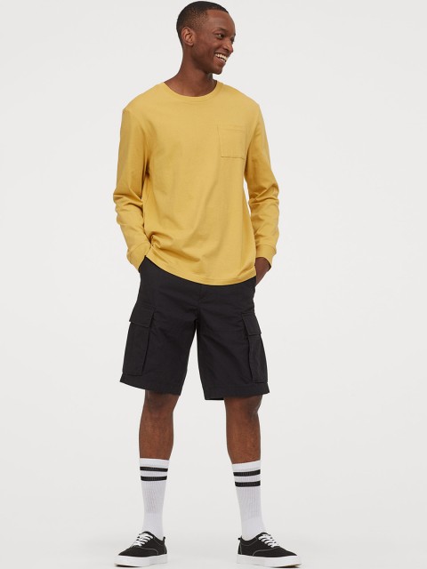 

H&M Men Black Solid Cotton Cargo Shorts