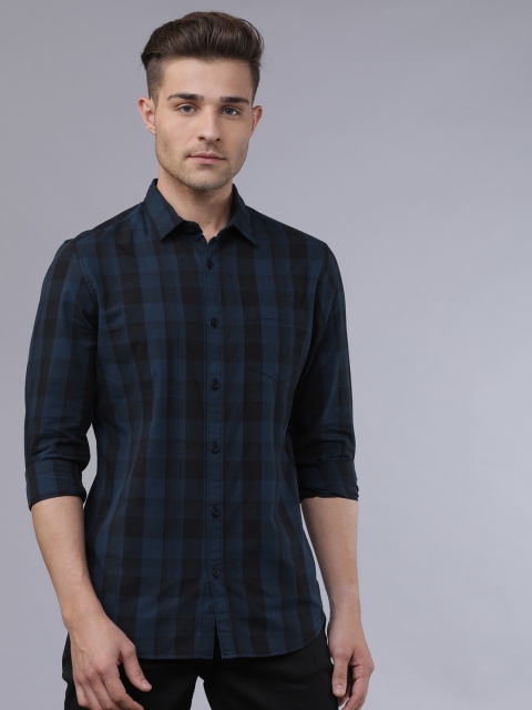 

HIGHLANDER Men Navy Blue & Black Yarn Dyed Slim Fit Checked Casual Shirt