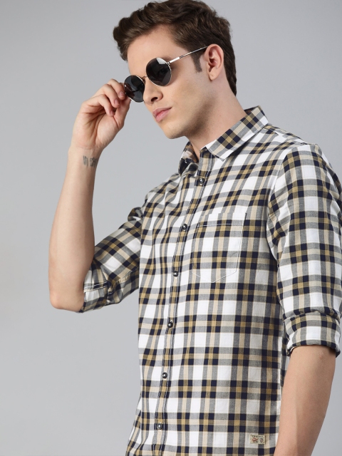 

SPYKAR Men Khaki & White Slim Fit Checked Casual Shirt