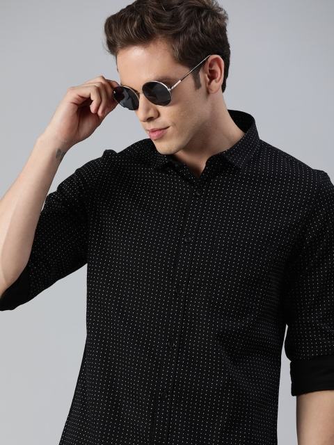 

SPYKAR Men Black & White Slim Fit Printed Casual Shirt