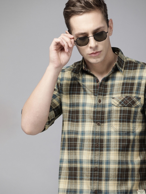 

Roadster Men Beige & Blue Regular Fit Checked Casual Shirt