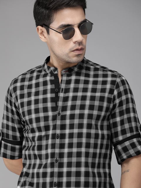 

Roadster Men Black & Grey Regular Fit Twill Gingham Checked Casual Shirt