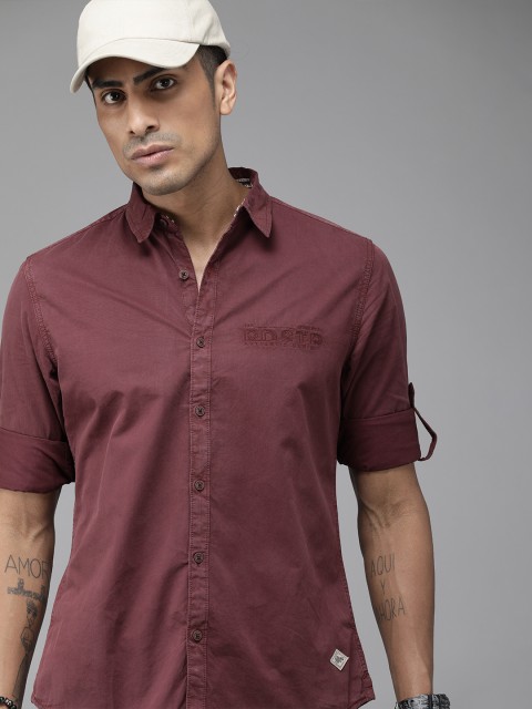 

Roadster Men Maroon Regular Fit Solid Casual Shirt