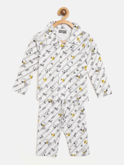 

Eteenz Boys White & Black Snoopy Print Night suit