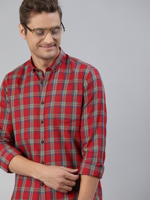 

Mast & Harbour Men Red & Beige Regular Fit Checked Casual Shirt
