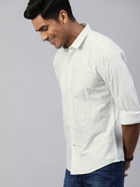 

Mast & Harbour Men White & Olive Green Slim Fit Floral Printed Casual Shirt
