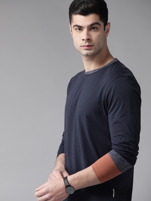 

Roadster Men Navy Blue Solid Pure Cotton Round Neck T-shirt