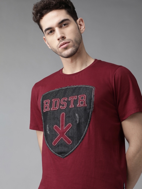 

Roadster Men Maroon & Black Applique Detail Round Neck T-shirt