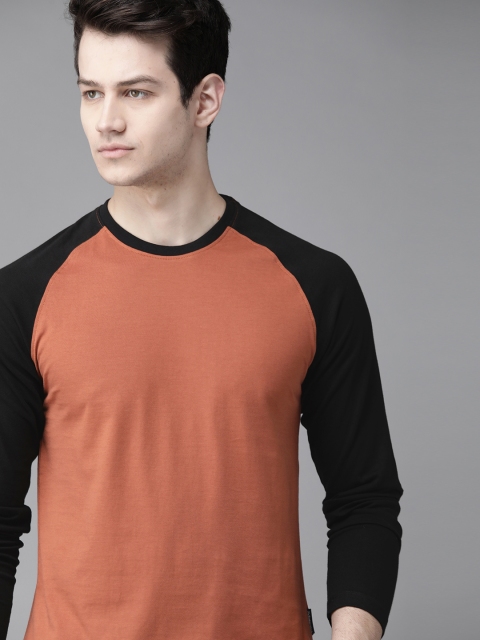 

Roadster Men Rust Orange & Black Pure Cotton Solid Round Neck T-shirt