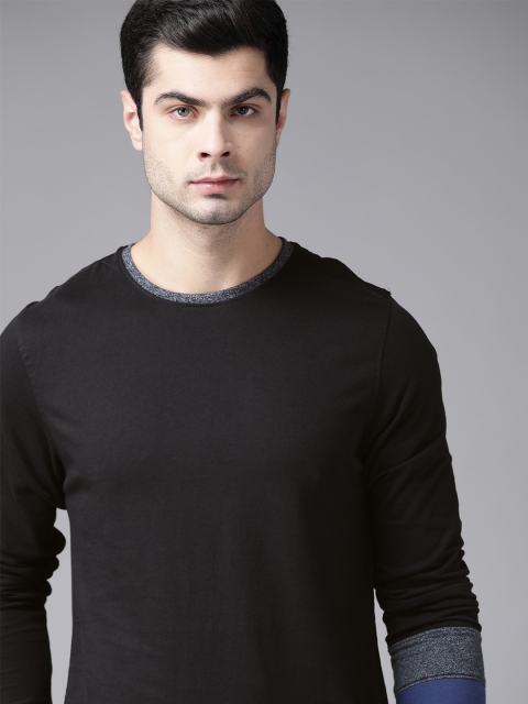 

Roadster Men Black Solid Pure Cotton Round Neck T-shirt With Colourblocked Sleeves