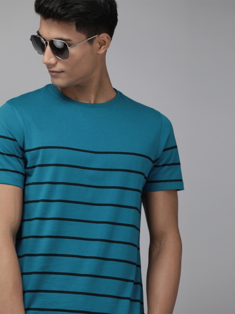 

Roadster Men Blue Striped Round Neck T-shirt