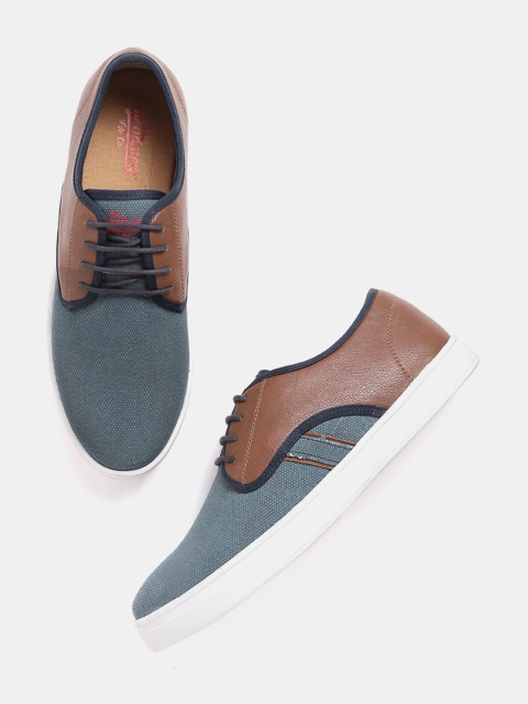 

Roadster Men Grey & Brown Textured Sneakers