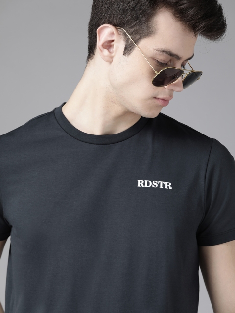 

Roadster Men Navy Blue Solid Round Neck T-shirt