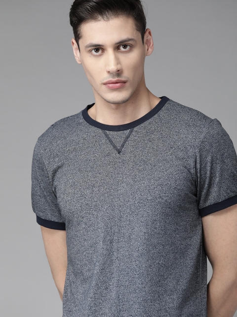 

Roadster Men Navy Blue Solid Round Neck T-shirt