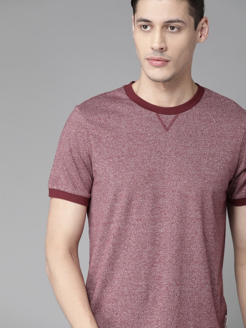 

Roadster Men Red Solid Round Neck T-shirt