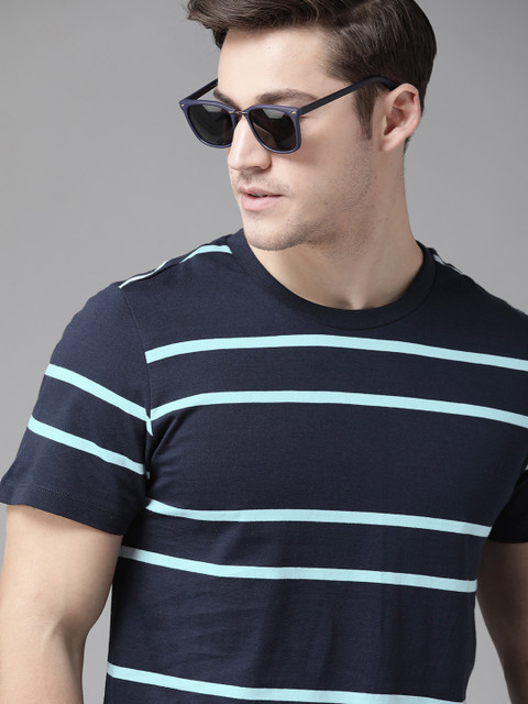

Roadster Men Navy Blue Pure Cotton Striped Round Neck T-shirt