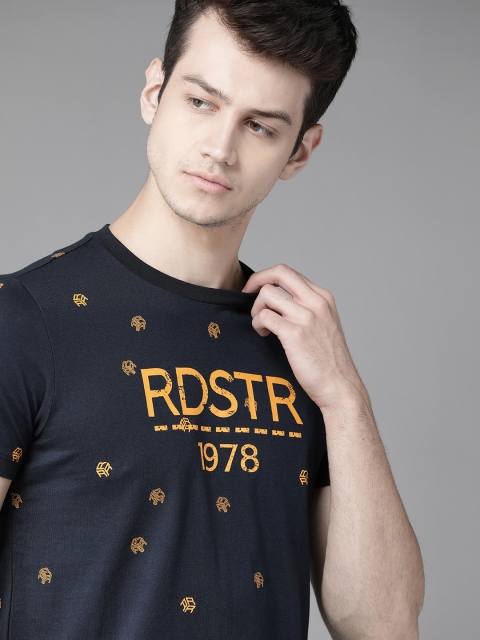 

Roadster Men Navy Blue & Yellow Typography Print Round Neck T-shirt