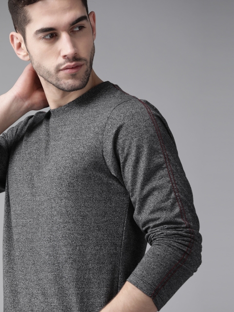 

Roadster Men Charcoal Grey Grindle Effect Round Neck T-shirt