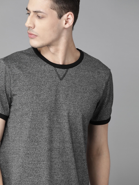 

Roadster Men Charcoal Grey Solid Round Neck T-shirt