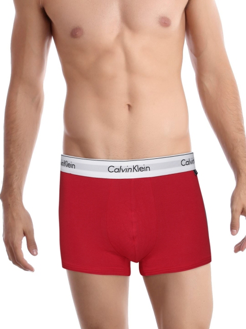 

Calvin Klein Underwear Men Red Solid Trunks NB25133EW